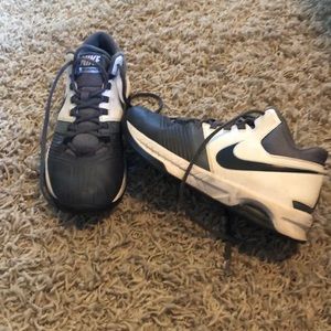 US MENS SIZE 7 NIKE SHOES